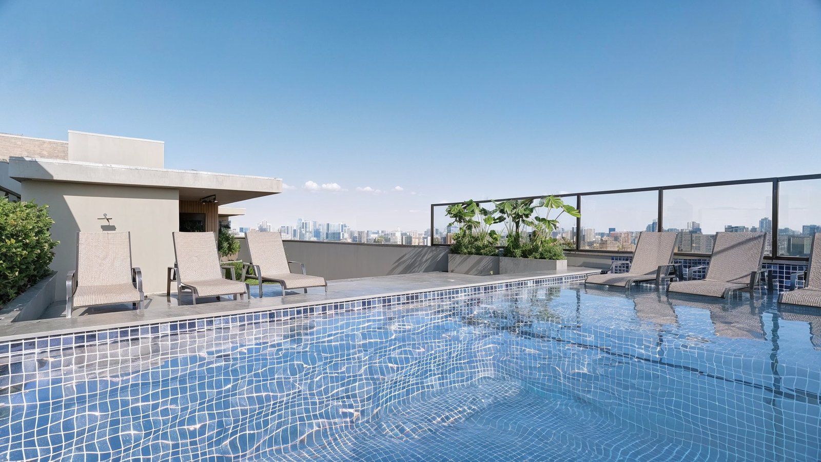 Piscina no rooftop do Mezzano